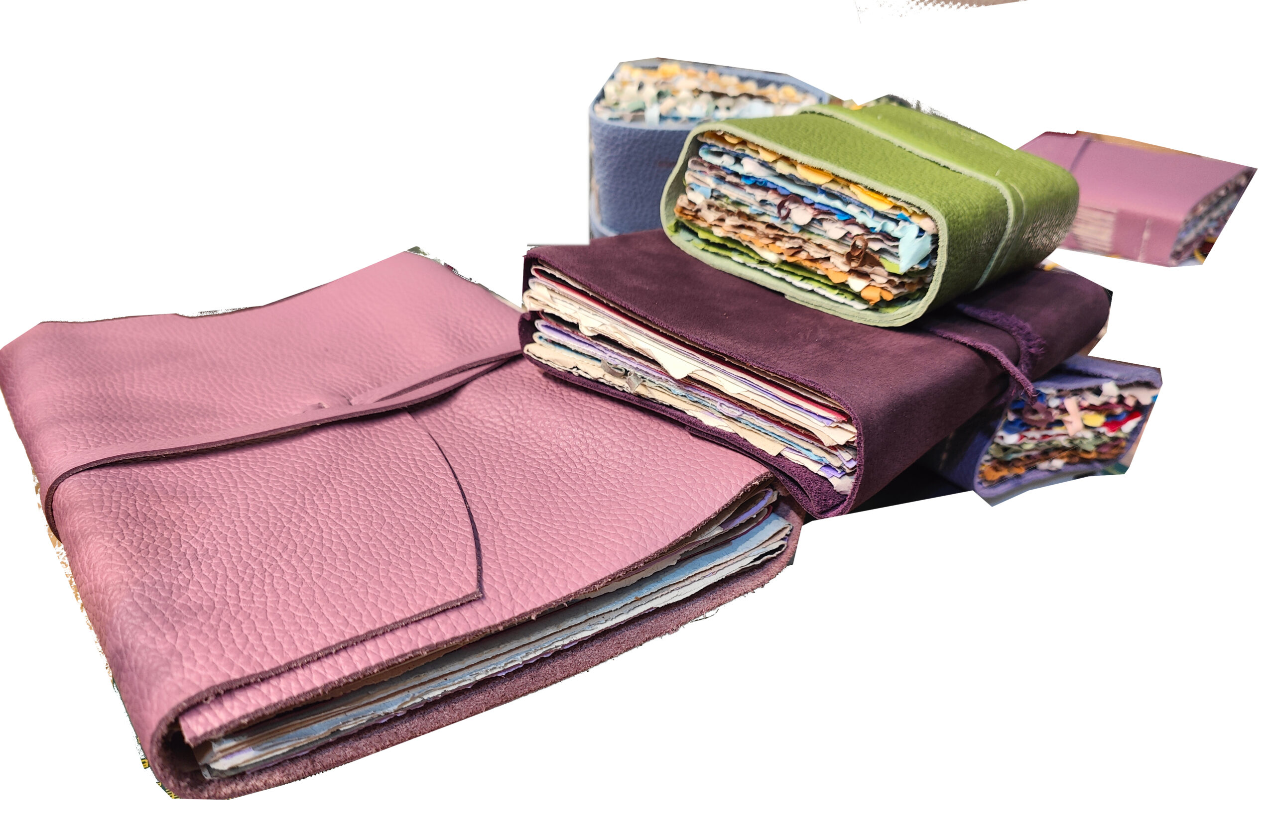 Diario in pelle “MICHELANGELO” – in carta semi-artigianale colorata, con orli sfrangiati a mano e quindi frastagliati.