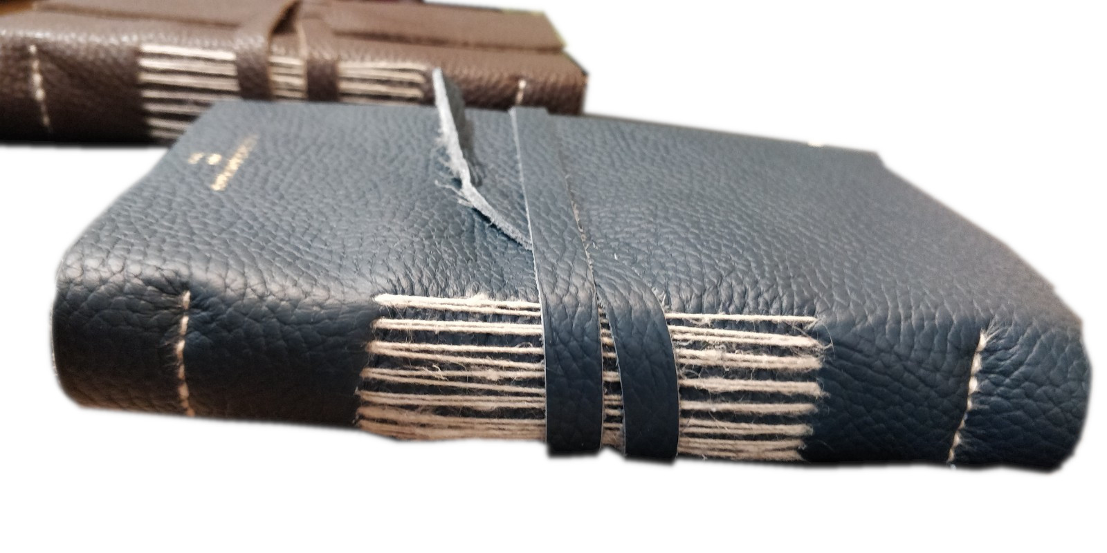 Diario in pelle “MICHELANGELO” – in carta semi-artigianale colorata, con orli sfrangiati a mano e quindi frastagliati. - immagine 13