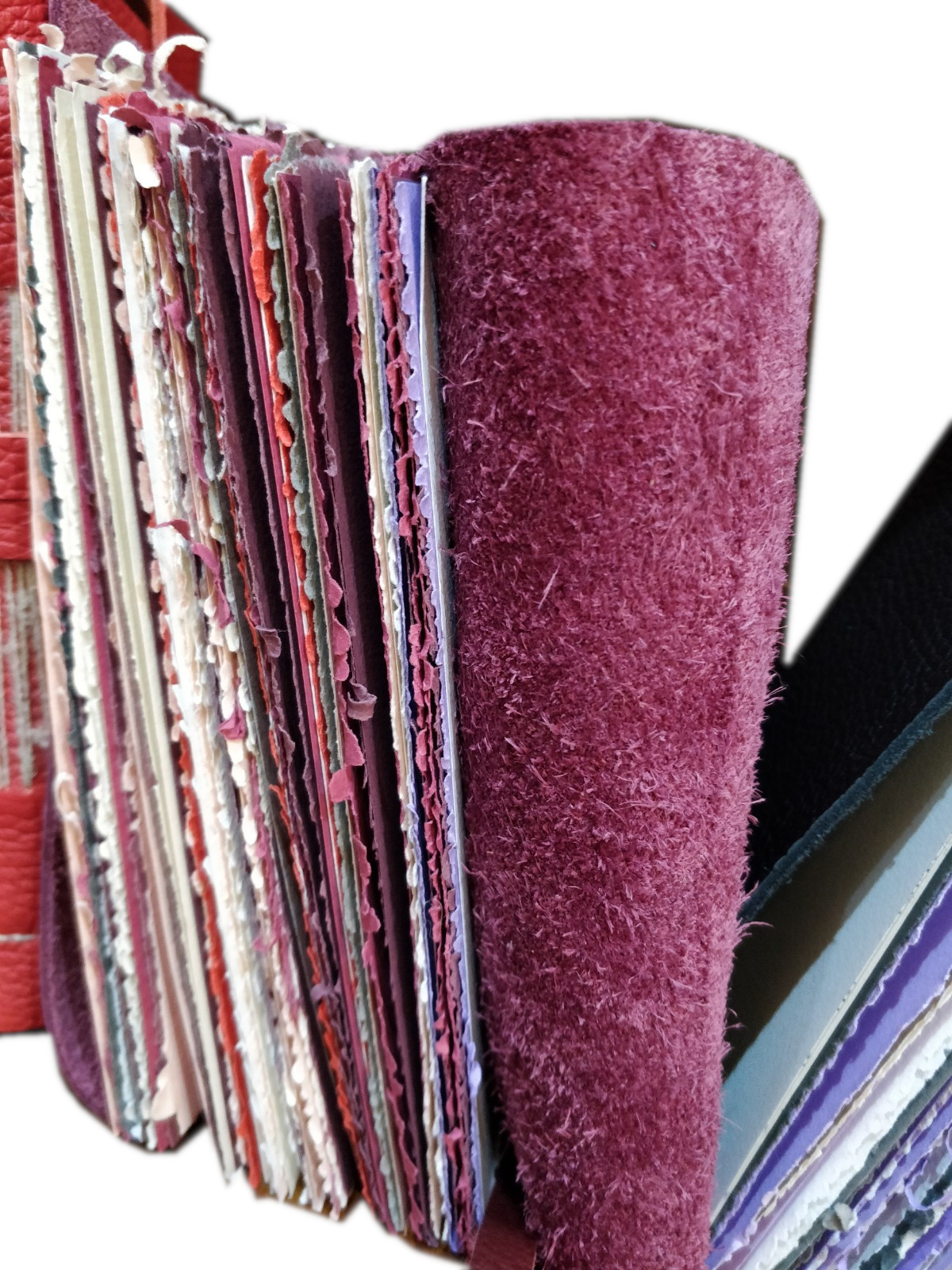 Diario in pelle “MICHELANGELO” – in carta semi-artigianale colorata, con orli sfrangiati a mano e quindi frastagliati. - immagine 22