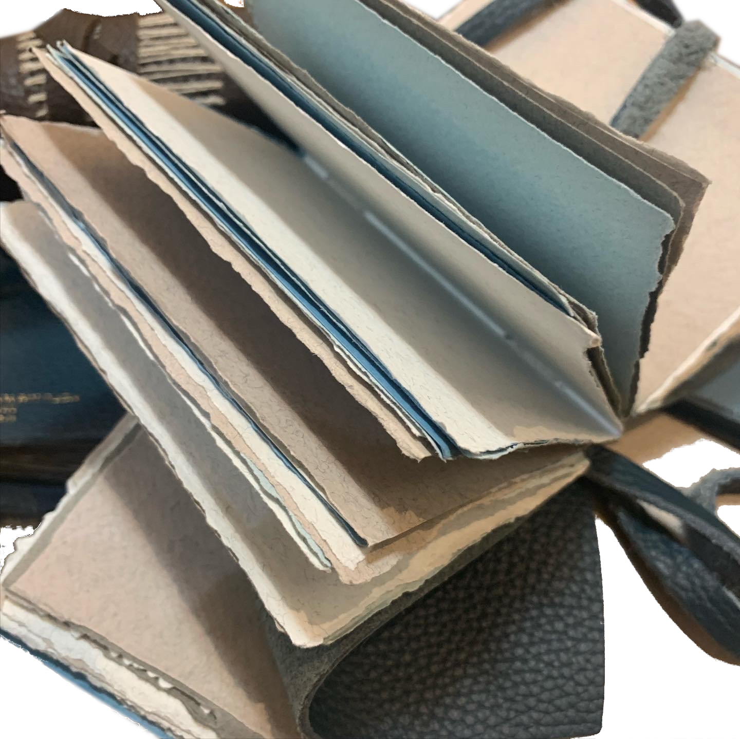 Diario in pelle “MICHELANGELO” – in carta semi-artigianale colorata, con orli sfrangiati a mano e quindi frastagliati. - immagine 4