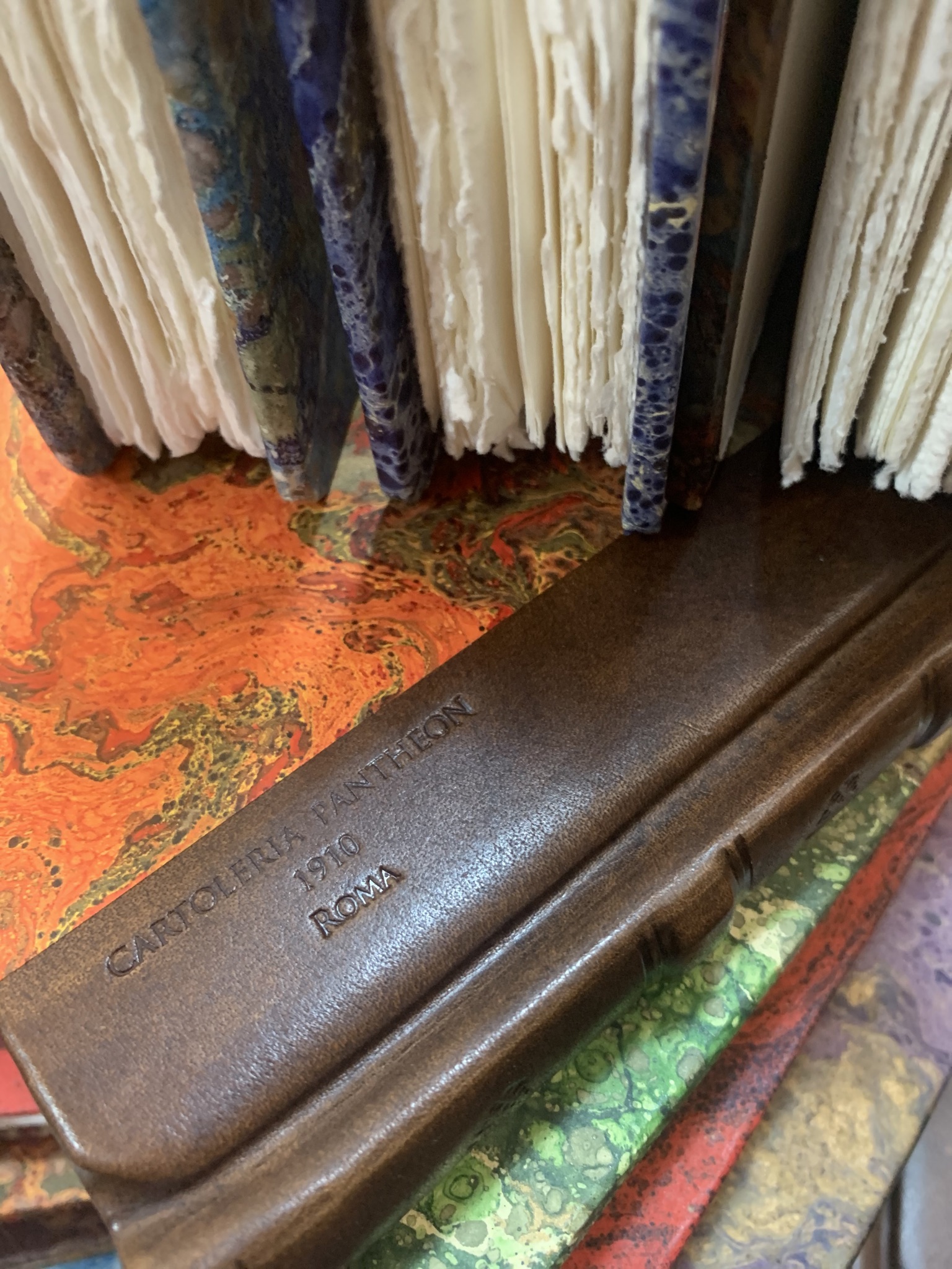 QUADERNO "RAFFAELLO" in Carta Marmorizzata e Pelle, interno in Carta di Amalfi fatta a mano - Image 2